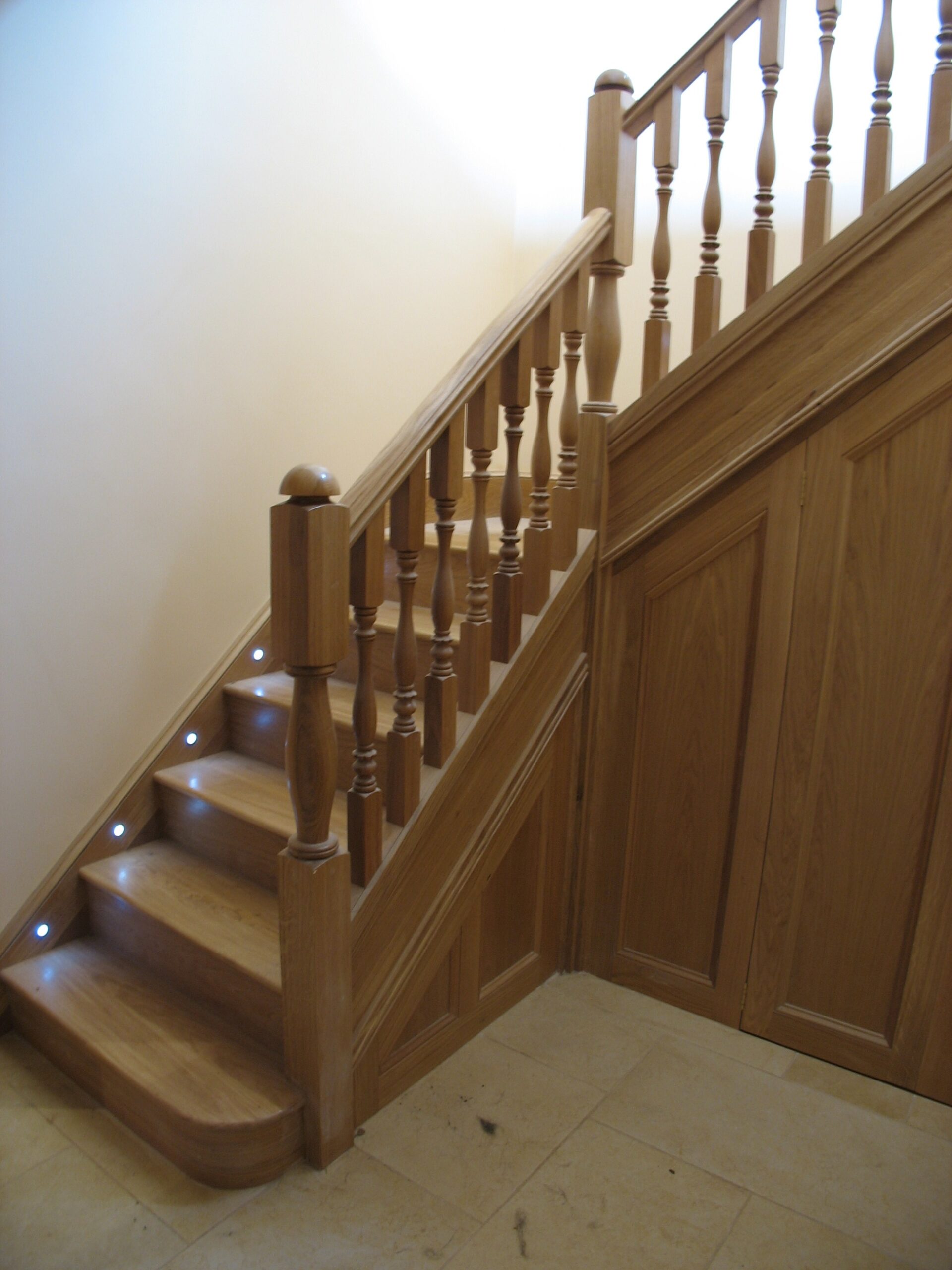 DBSJ - Oak with turned spindles