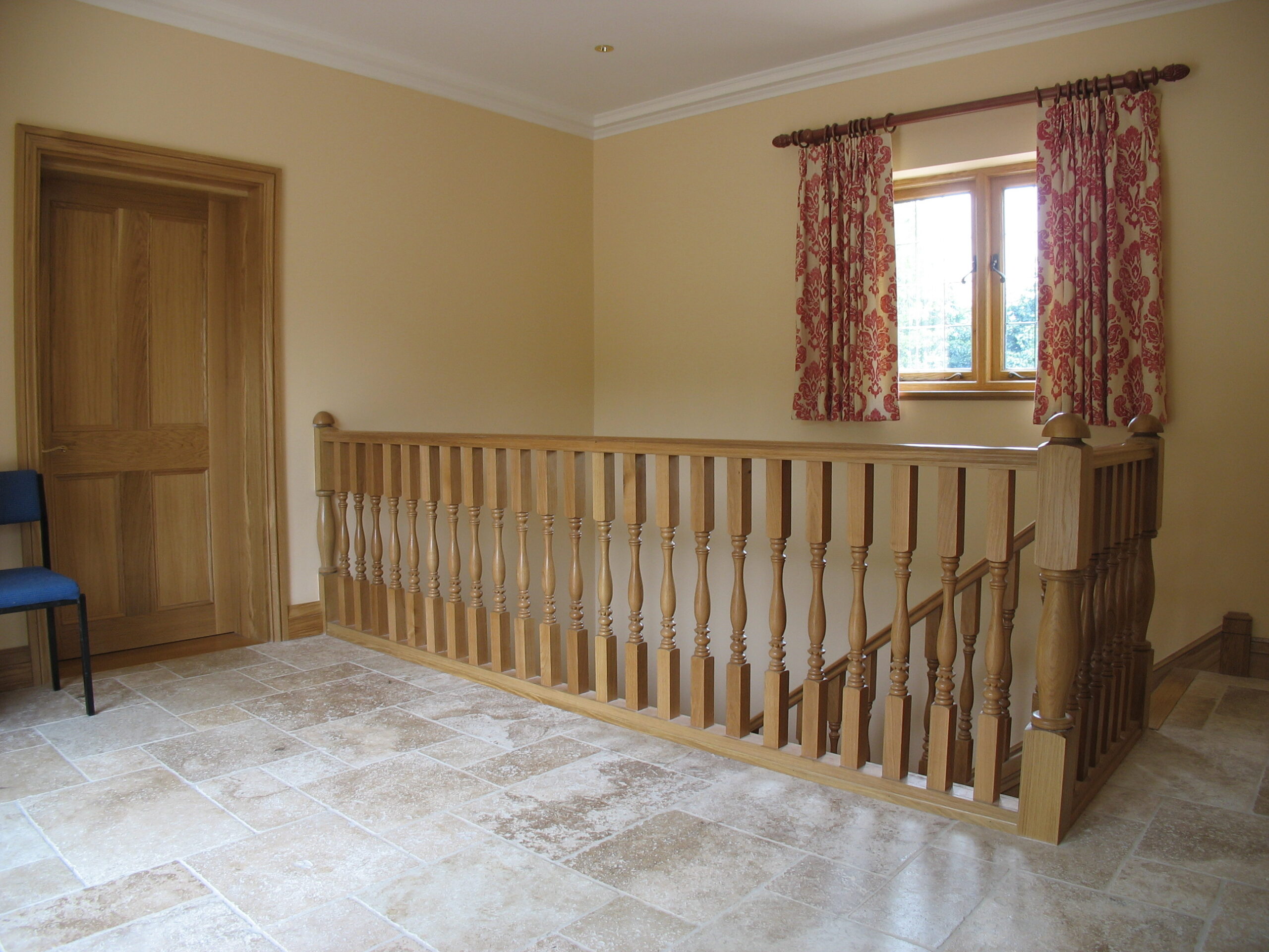 DBSJ - Oak with turned spindles